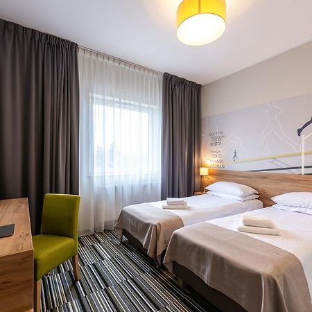 Hotel Maraton Szamotuly Bagian luar foto