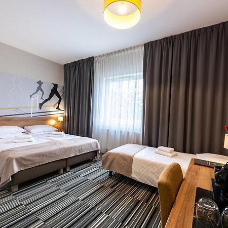 Hotel Maraton Szamotuly Bagian luar foto