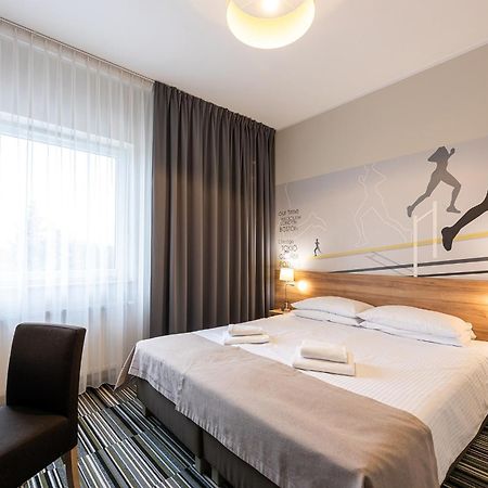 Hotel Maraton Szamotuly Bagian luar foto