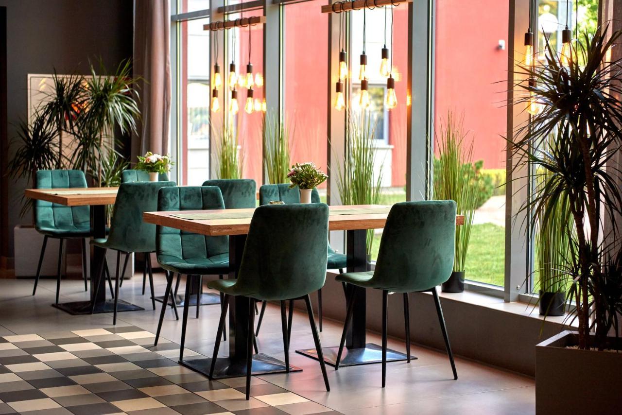 Hotel Maraton Szamotuly Bagian luar foto