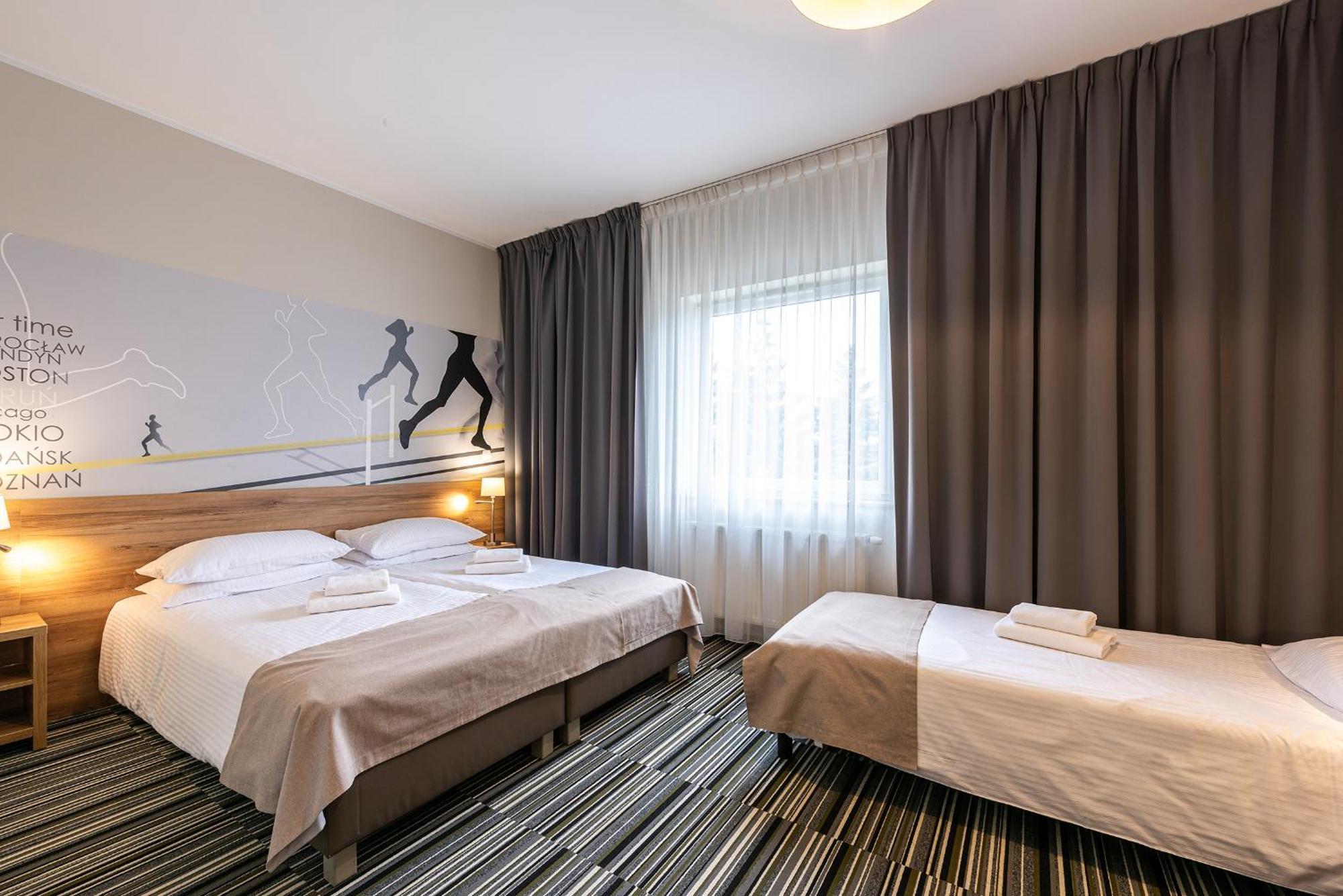 Hotel Maraton Szamotuly Bagian luar foto