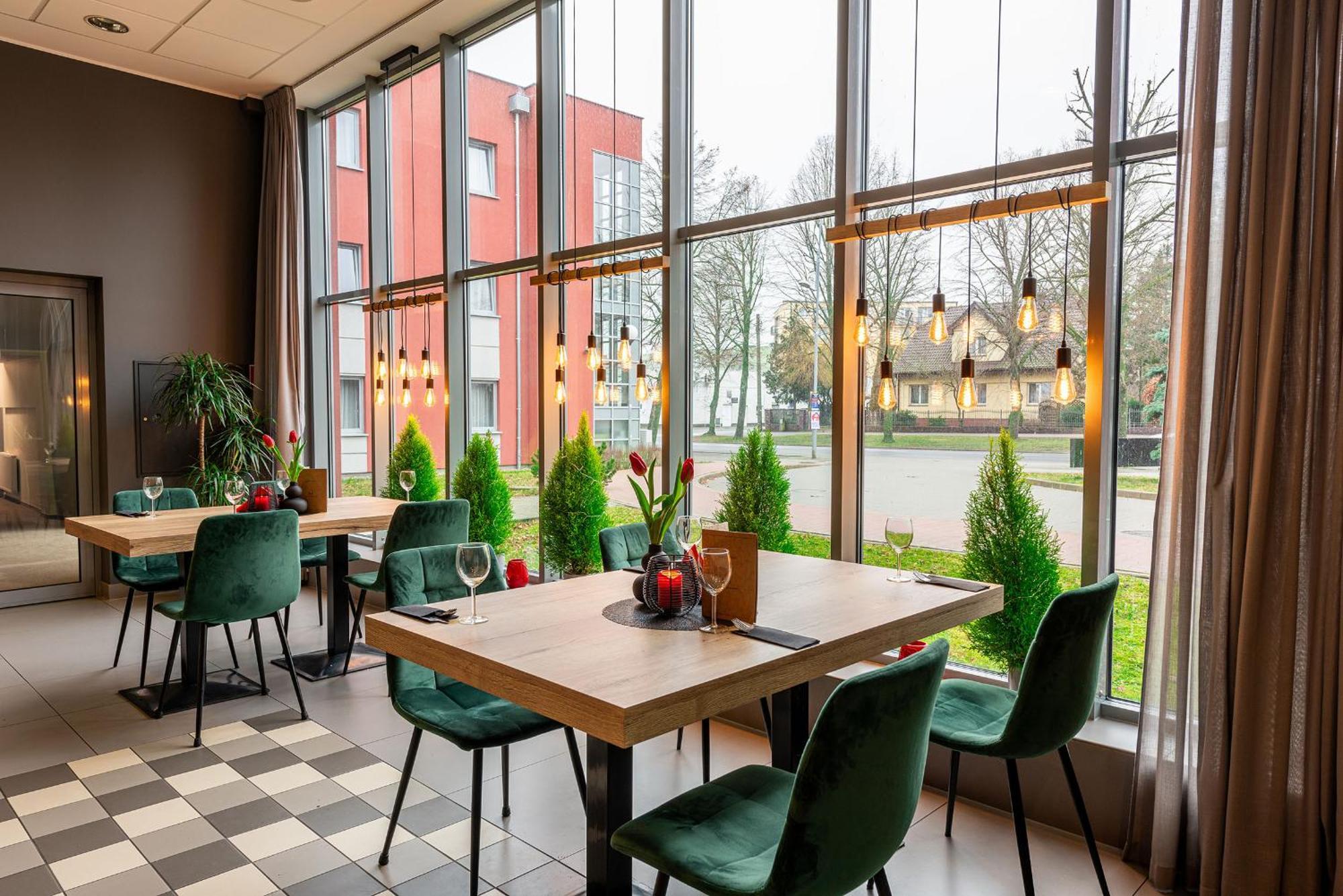 Hotel Maraton Szamotuly Bagian luar foto