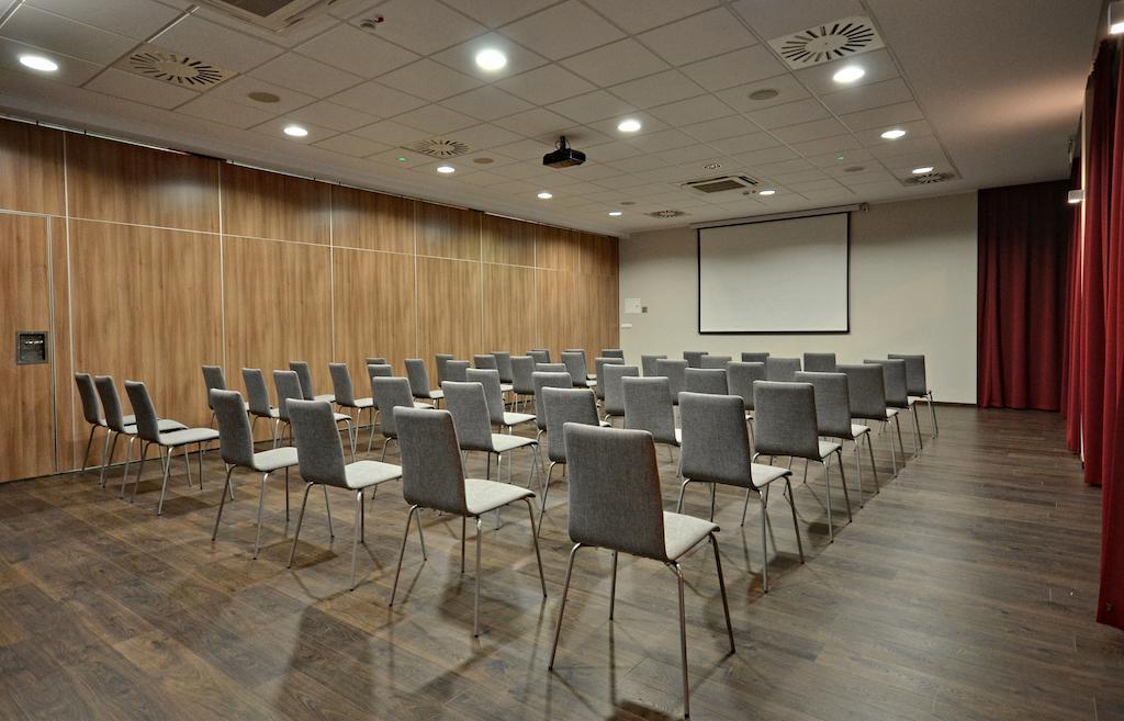 Hotel Maraton Szamotuly Bagian luar foto